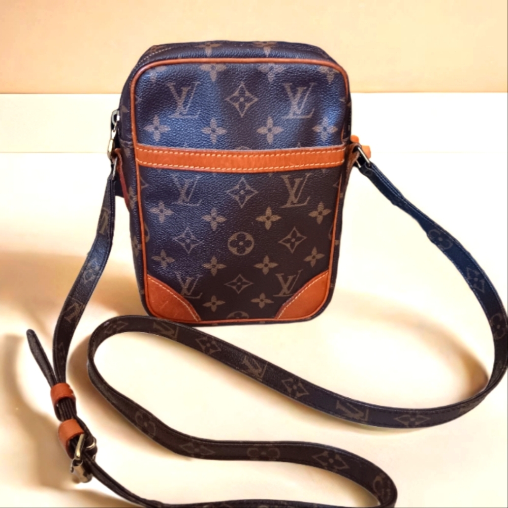 Louis Vuitton ✨️Danube PM Monogram Crossbody Bag UNISEX - Picture 6 of 17